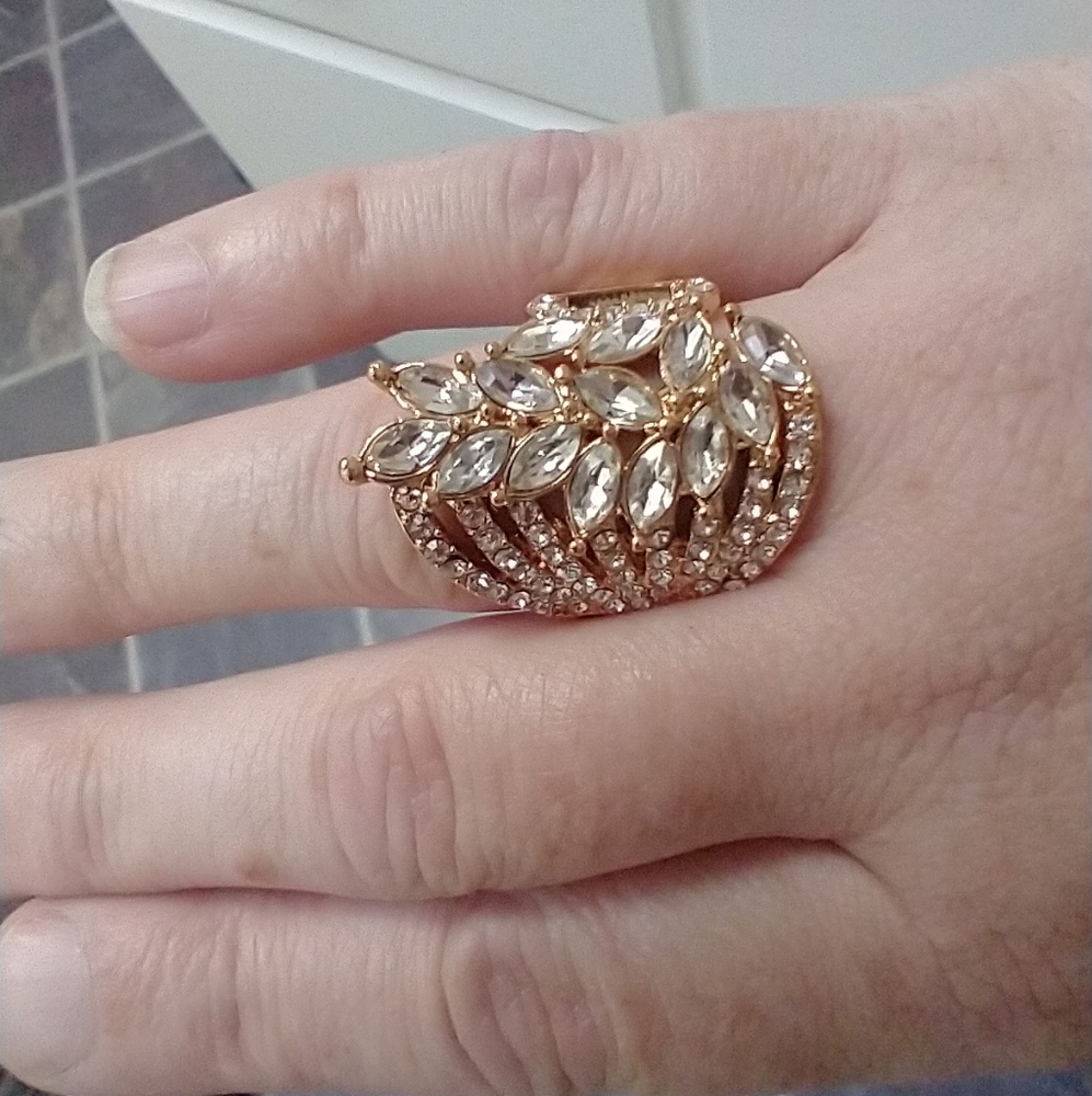 4 Gorgeous Stretch Rings! #R6 - Picture 4 of 8
